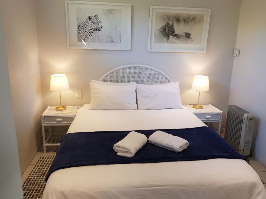 This tranquil little cottage is situated in Central Hermanus and is within walking distance of shops, art galleries, restaurants, the Old Harbour and the beautiful Hermanus cliff paths