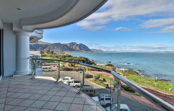 Ocean Rhythm Sea-front Apartment on the cliff path