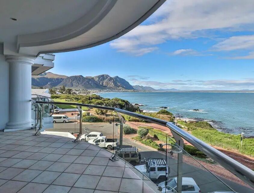 Ocean Rhythm Sea-front Apartment on the cliff path