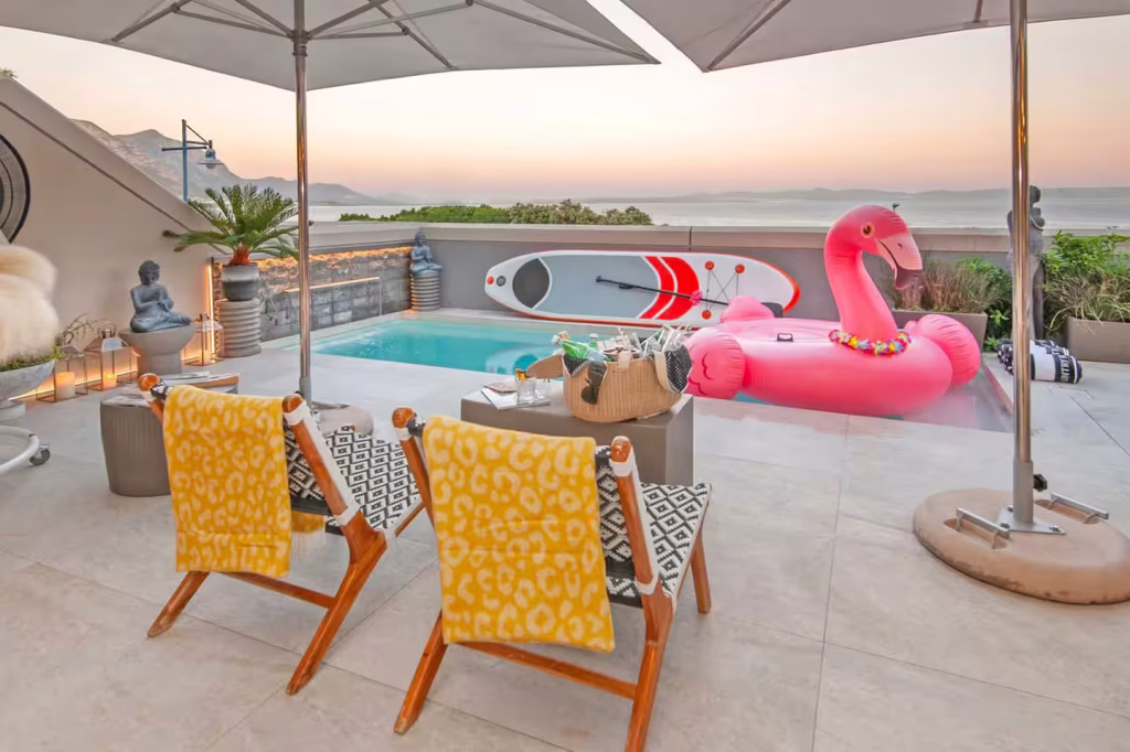 This apartment is surely one of it's kind. Spectacular views, equipped with all the amenities and appliances that you could wish for to ensure a superb stay.